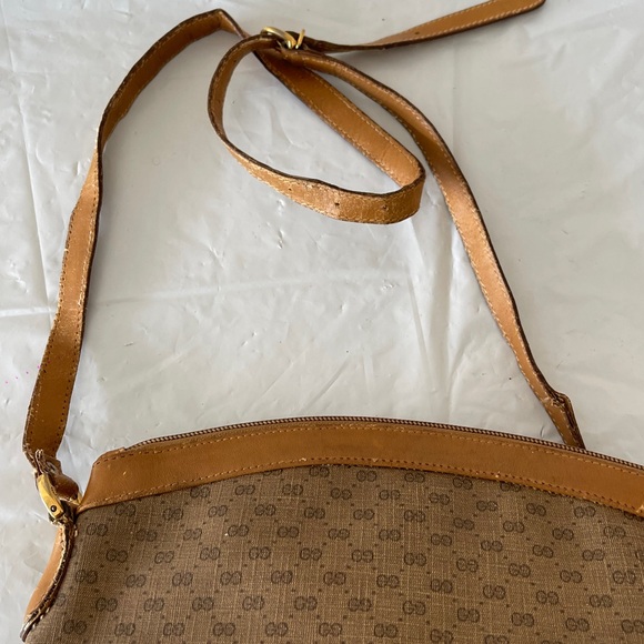 Authentic GUCCI Micro GG Shoulder Bag PVC Leather Purse - Picture 10 of 13